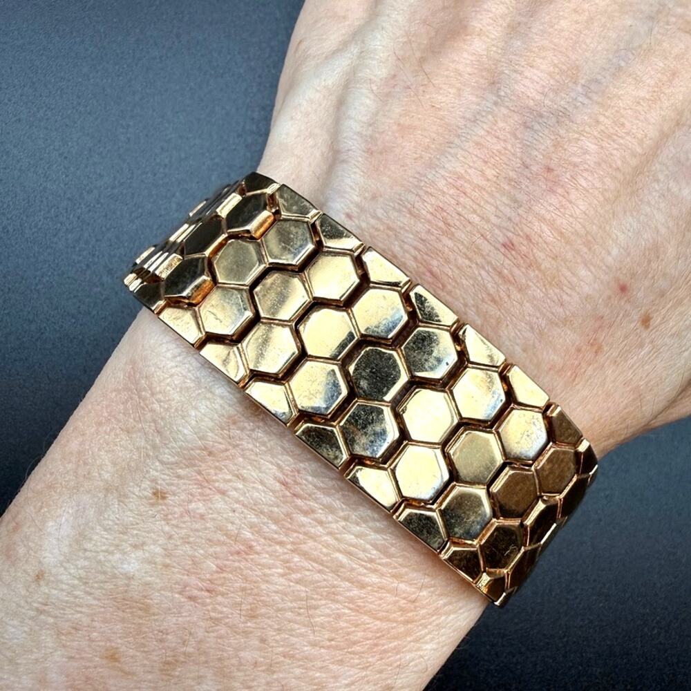 Vintage Trifari Gold Tone Honeycomb Link Bracelet Polished 6 Inch Signed